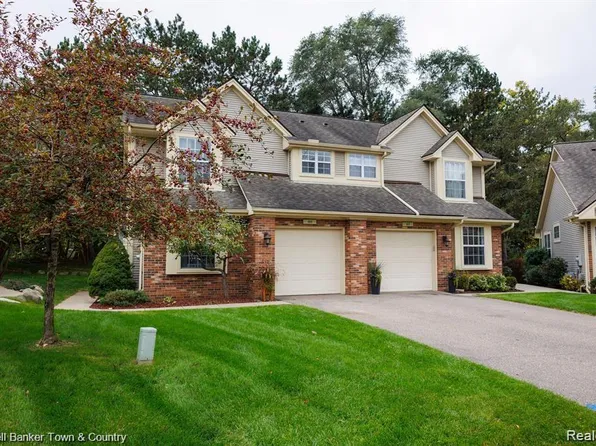 1015 Willowood Ct, Fenton, MI 48430