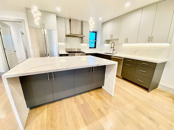 2nd image of 756 35th Ave