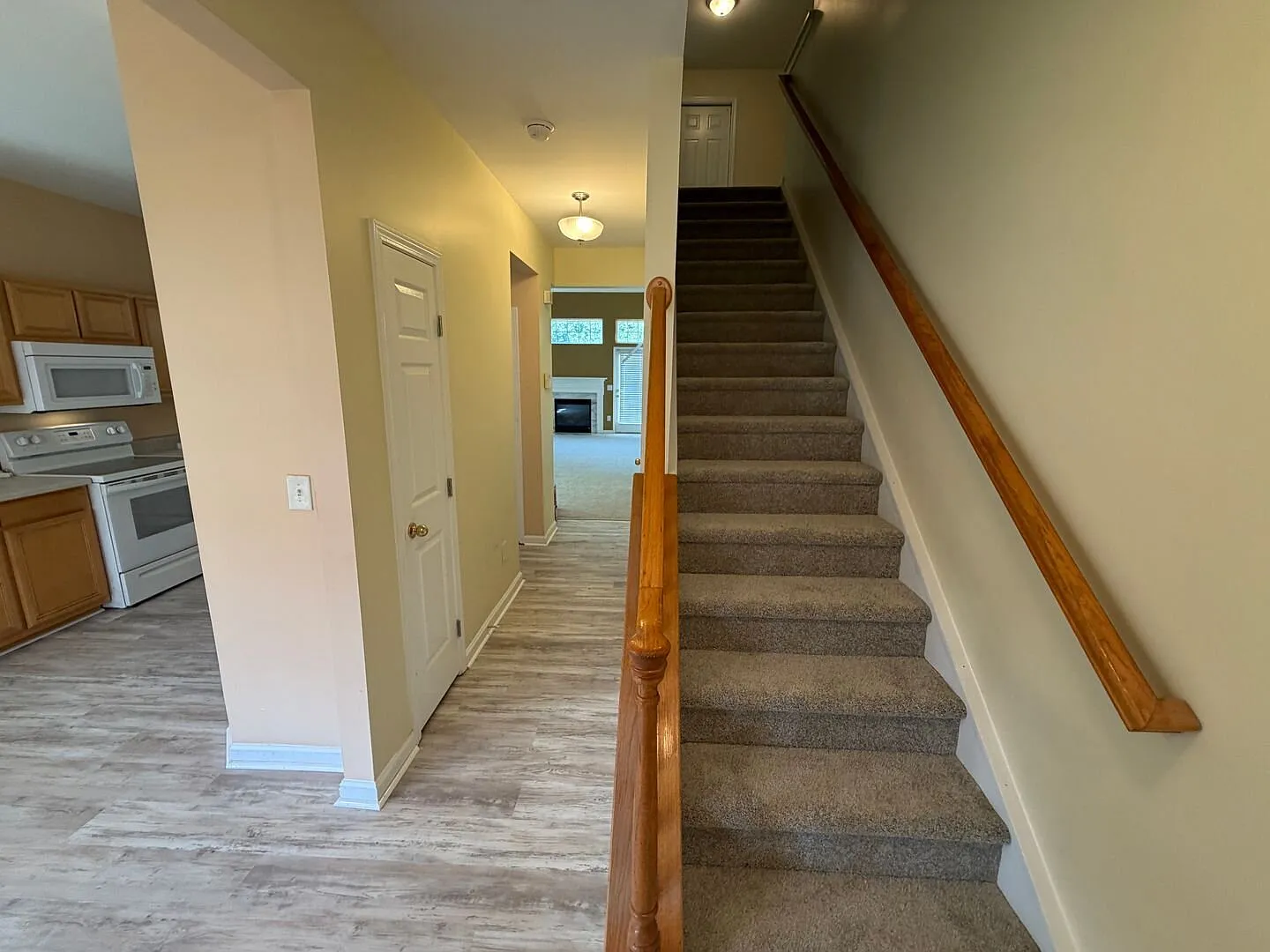 Updated 3 Bed, 2.5 Bath Townhome Available in Mauldin! — Photo 2