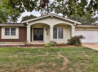 674 Cedar Run Dr, Ballwin, MO 63021