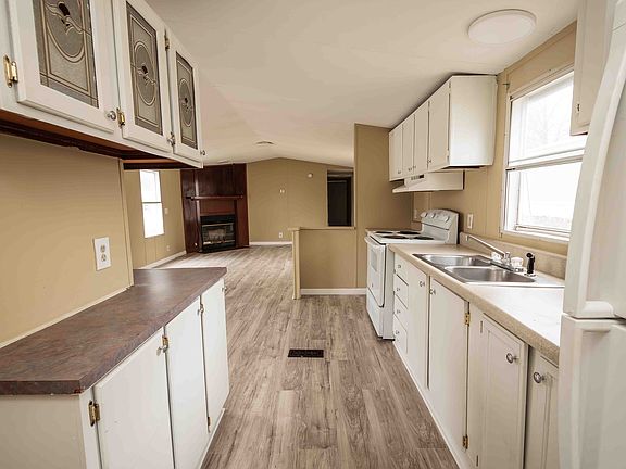3rd image of 300 Randell Dr Lot 24