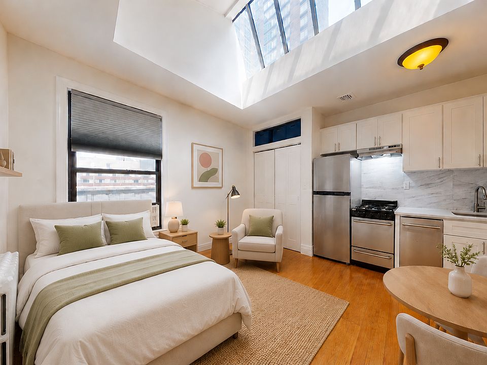 1st image of 245 W 51st St APT 1001