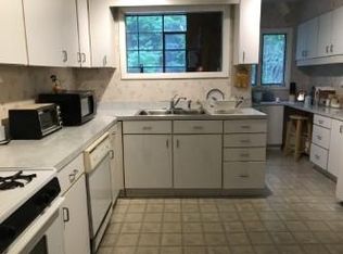 432 Lowell Ave APT 1, Newtonville, MA 02460