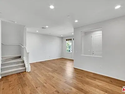 281 N Mar Vista Ave #3 — Photo 11