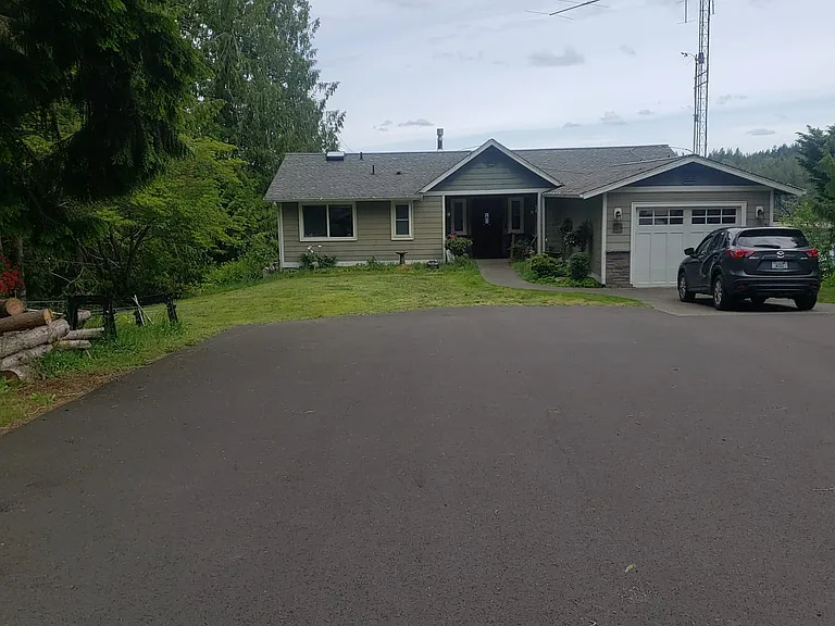 950 E Strong Rd — Photo 5