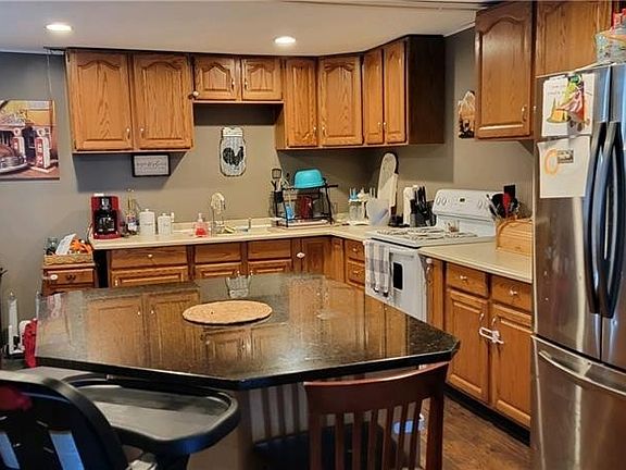 4th image of 12376 Maple Ridge Rd