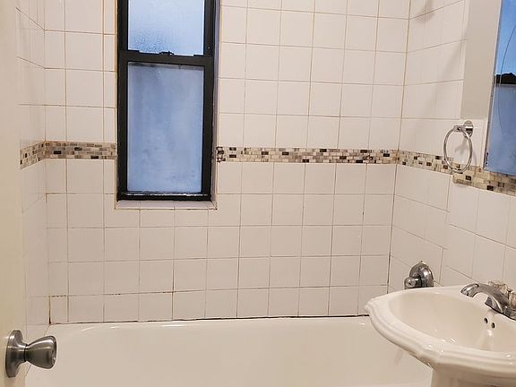 4th image of 427 W 51st St #3J