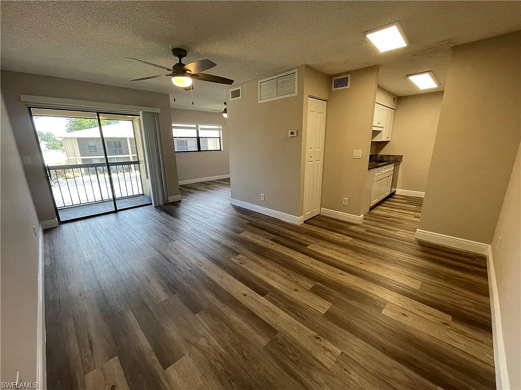 1 bed, 1.0 bath, 577 sqft, $975 — Photo 1