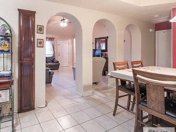 4th image of 2105 Vista Verde Cir W