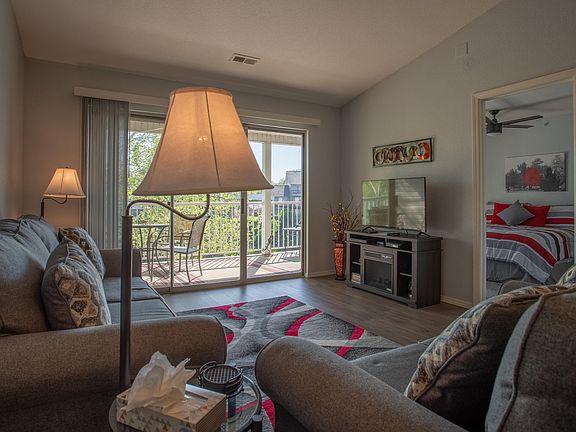 3rd image of 34 Golfshores Dr APT 31