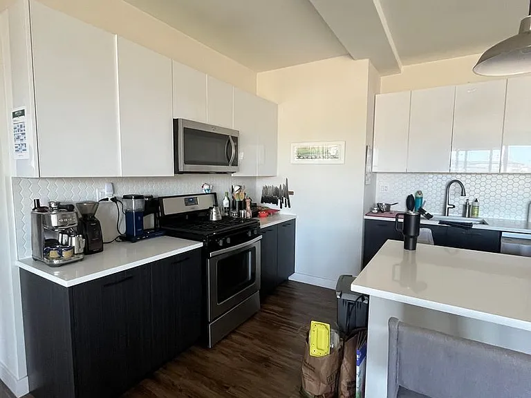 1045 W Cornelia — Photo 53