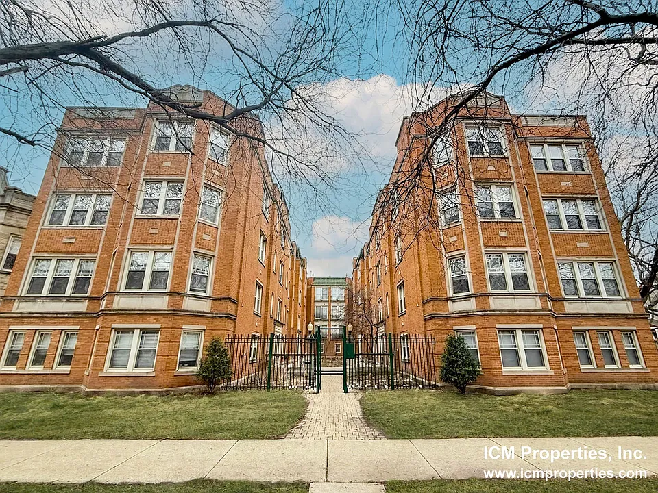4511 N Greenview Ave #22EE