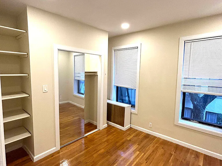 608 E 9th St #9 — Photo 9