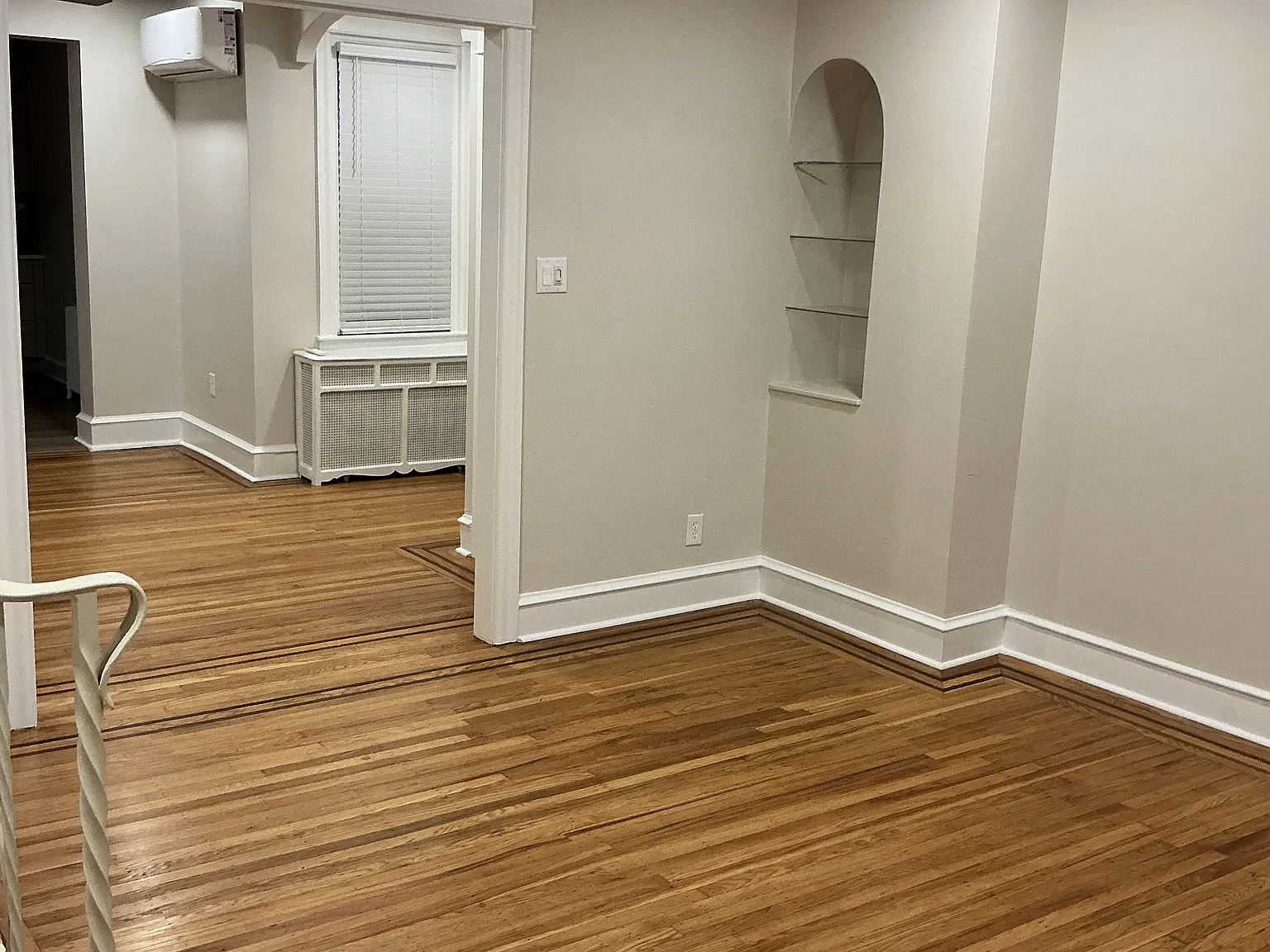 3 bed, 1.5 bath, 1328 sqft, $2,600 — Photo 3