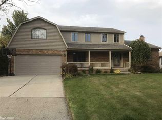 28015 E Duluth St, Harrison Township, MI 48045