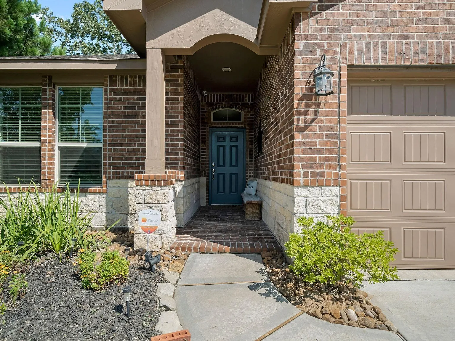 4 bed, 3.0 bath, 2557 sqft, $2,550 — Photo 3