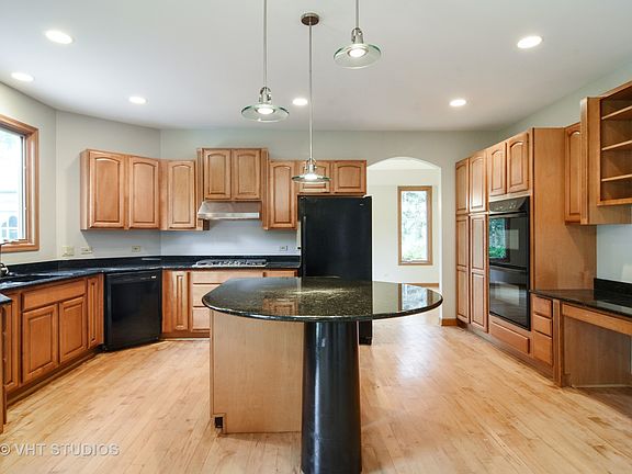 5th image of 65 W Aldridge Ave