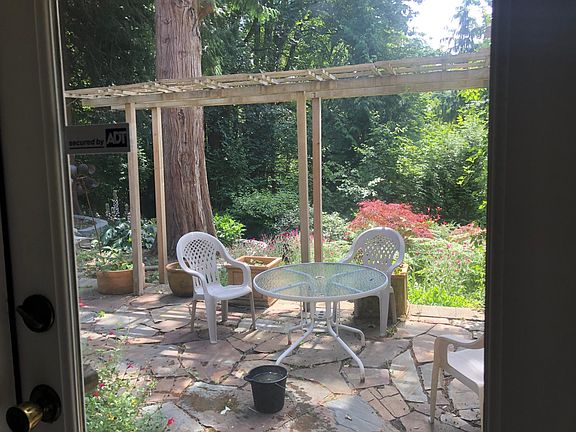 4th image of 10909 NE 45th St