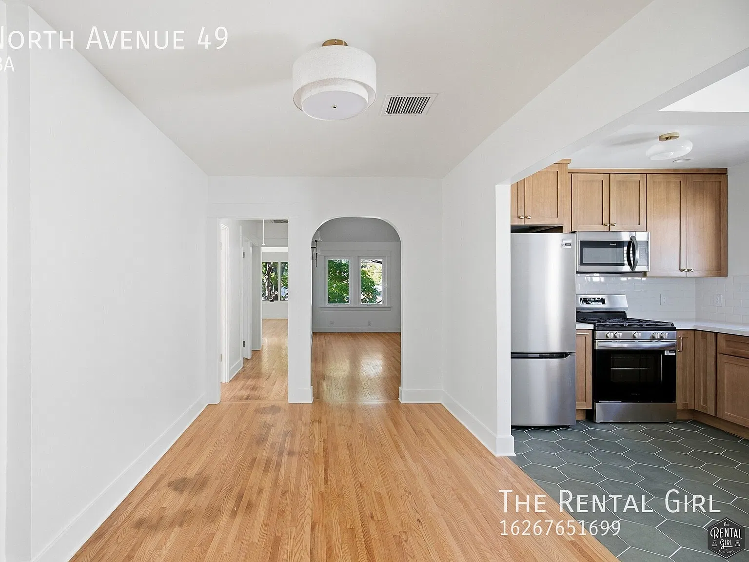 Northeast LA Charmer | Updated 3 Bedroom/ 2 Bathroom Single Family Front House | Cathedral Ceilin... — Photo 2