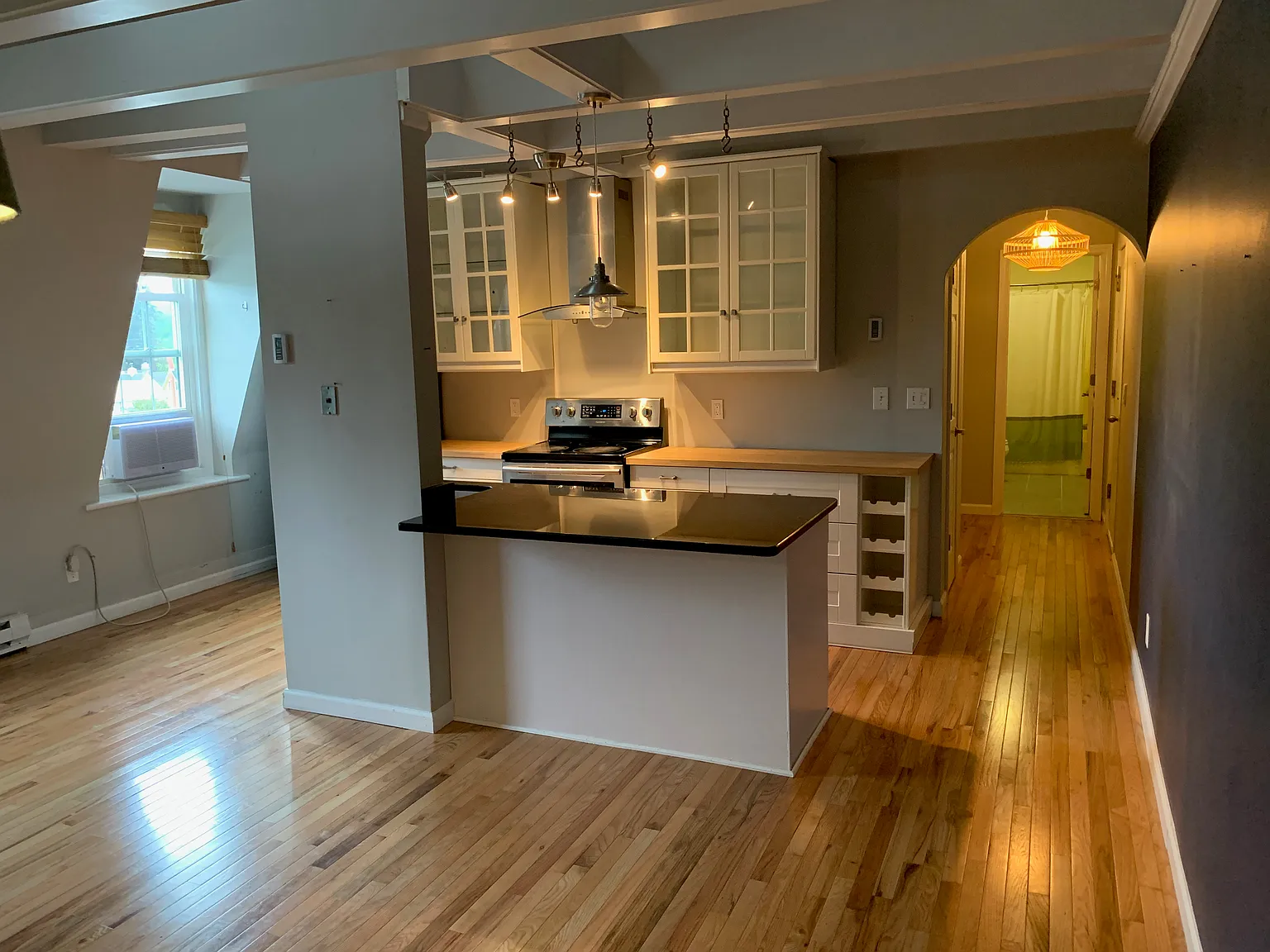 1 bed, 810 sqft, $1,900 — Photo 3