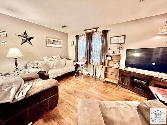 2nd image of 463 Colonial Hill Dr