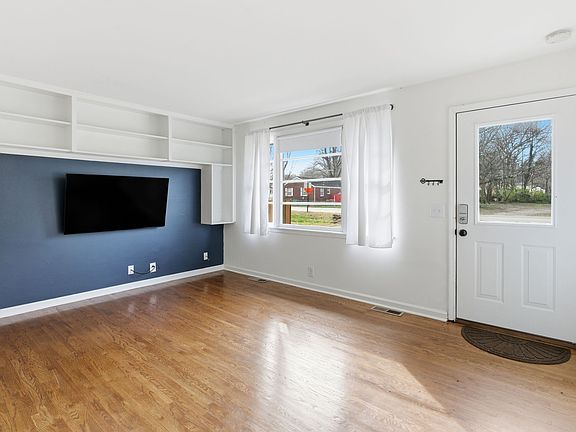4th image of 2604 Glenrose Ave
