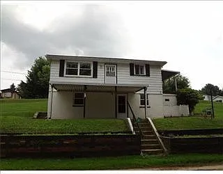 210 Sutherland Rd photo 1