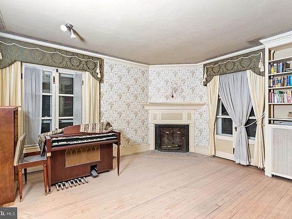 3rd image of 221 Linwood Ave
