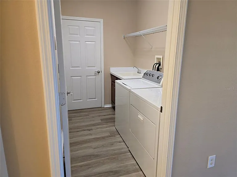 5646 Sunset Falls Dr — Photo 10