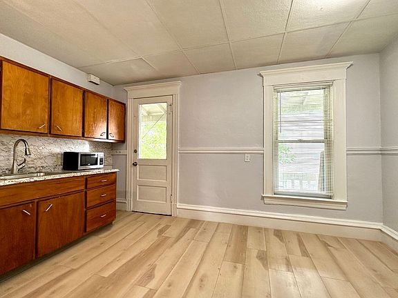 3rd image of 133-135 Brown Ave #319E81422