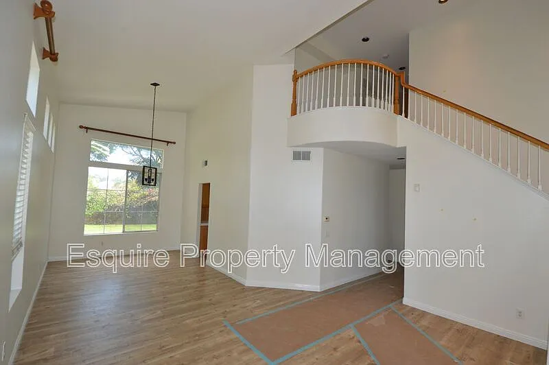 4 bed, 3.0 bath, 2440 sqft, $4,795 — Photo 4