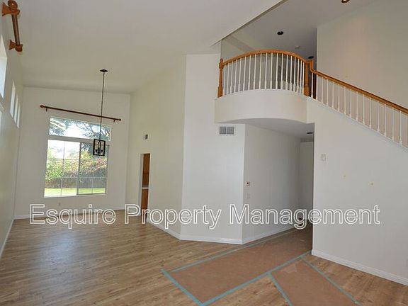 4th image of 658 Avenida Valencia