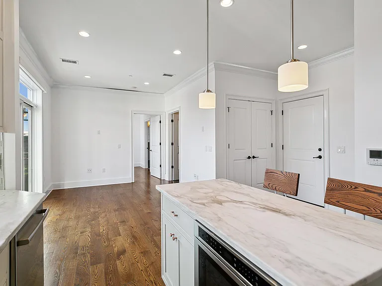 231 1st St #4G — Photo 7