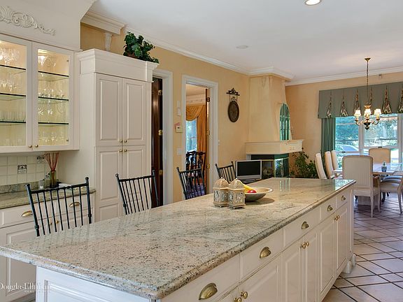 5th image of 5 Bel Air Ct