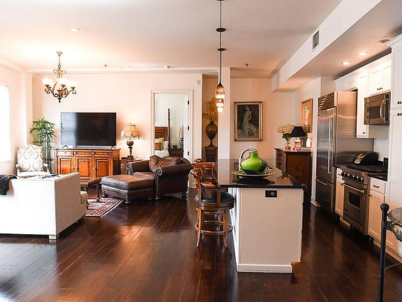 4th image of 711 Tchoupitoulas St APT 404