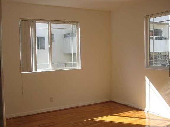 5th image of 1025 Idaho Ave #12