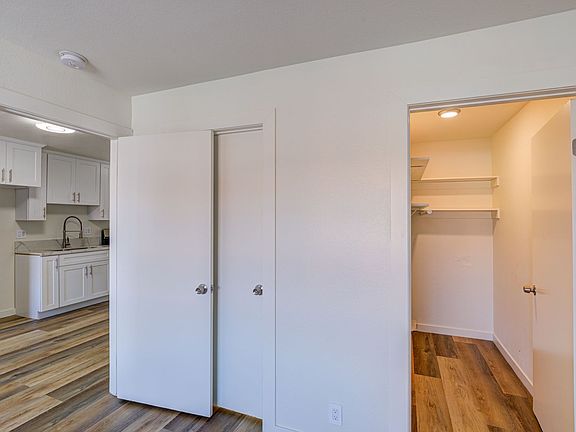 2nd image of 720 S Hoover St APT 209