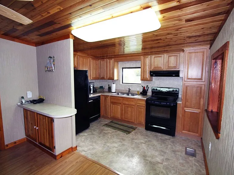 Open spacious kitchen with pass through to the Florida room