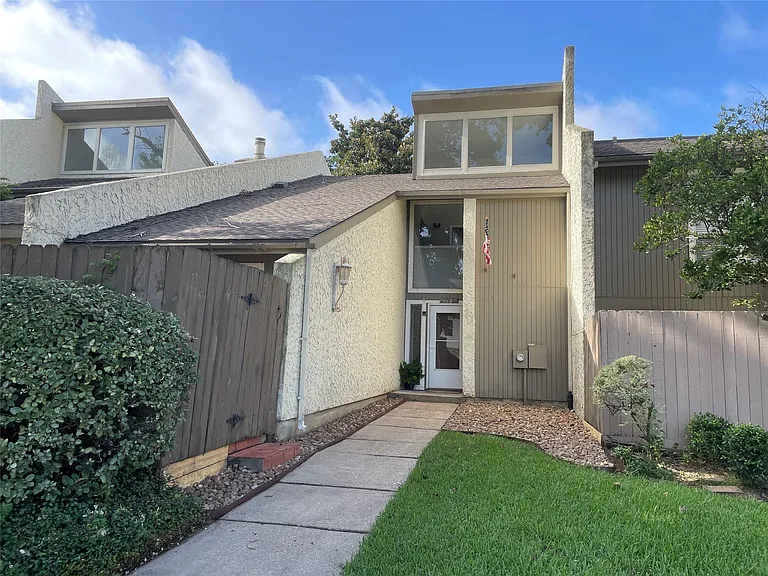 12315 Glenview Dr — Photo 2