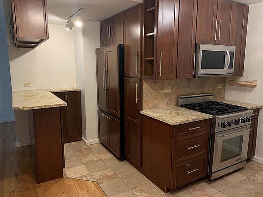 3rd image of 43 W 61st St #11H