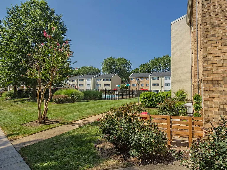 Tysons Glen Apartments and Townhomes — Photo 25