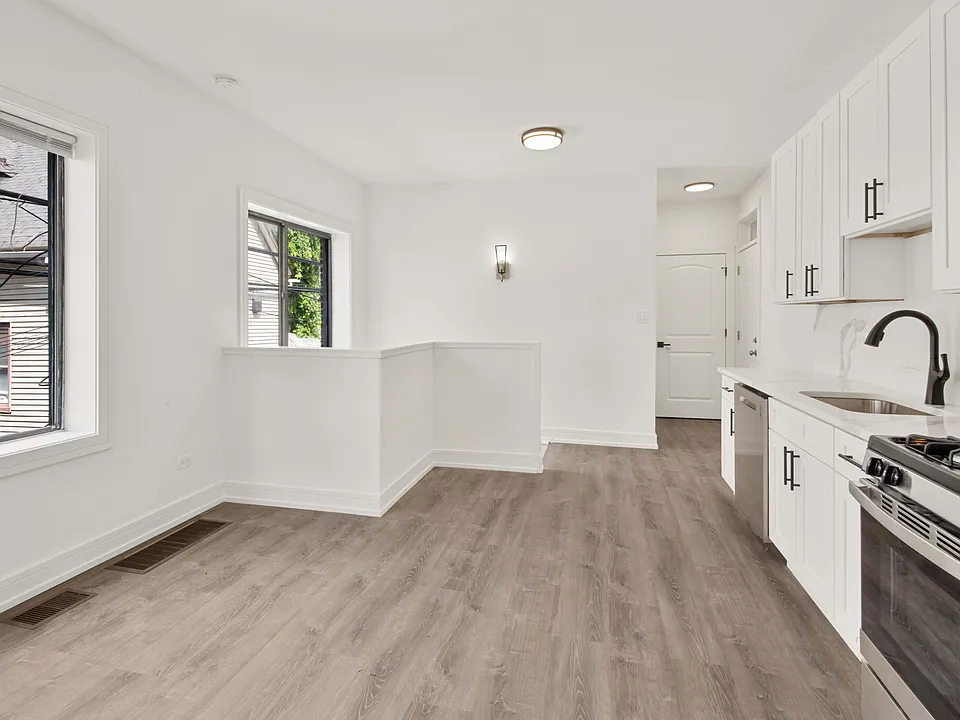 3058 W Cortland St #101