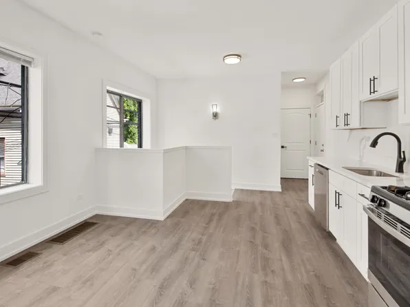 3058 W Cortland St #101, Chicago, IL 60647