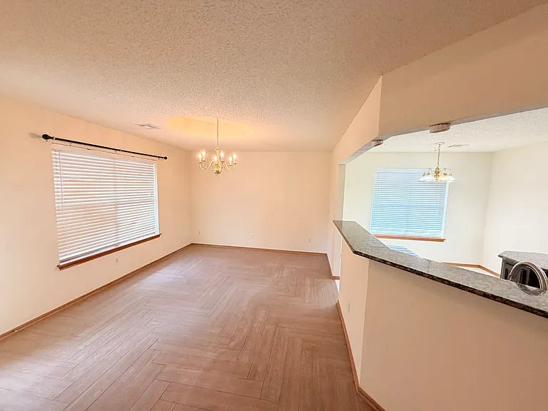 8812 NW 85th Pl — Photo 3