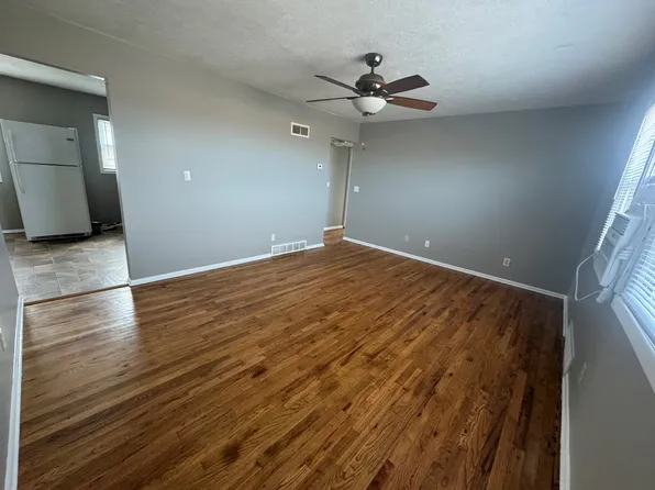 508 Maple St #E, Yutan, NE 68073