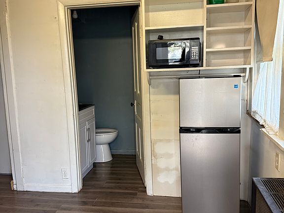 4th image of 901 Selby St #2
