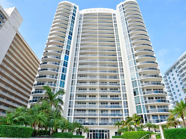 4240 Galt Ocean Dr #1006 — Photo 48