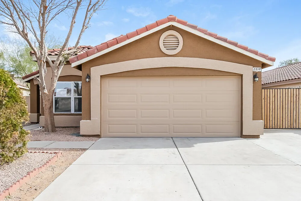 3 bed, 2.0 bath, 1937 sqft, $2,515 — Photo 1