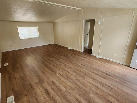 3rd image of 260 NW Golden Hills Dr Spc 2