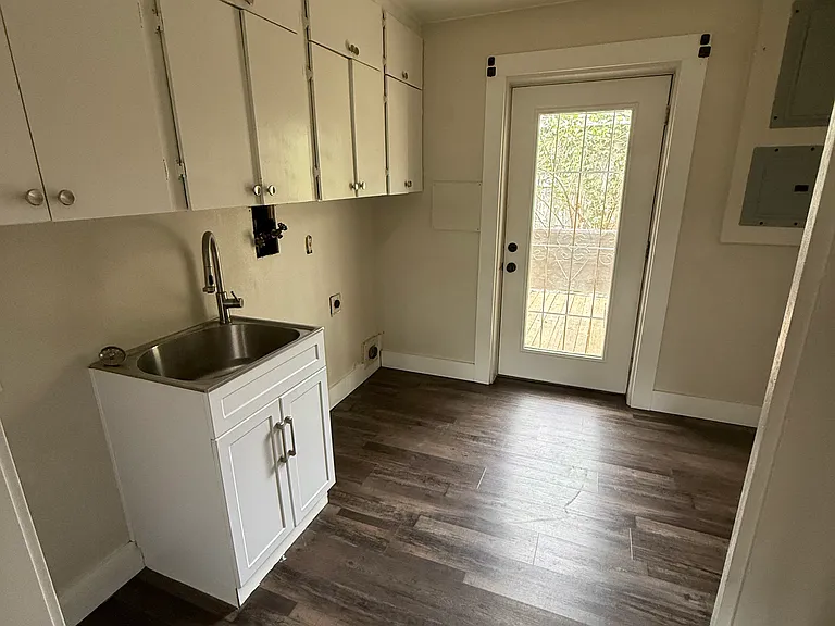 1215 Irving Rd — Photo 10